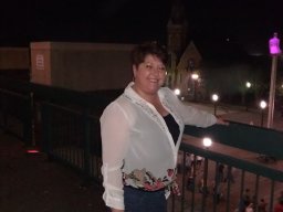 karen_at_the_garth_brooks_concert_-_oct_2014_1_20141110_1651017809